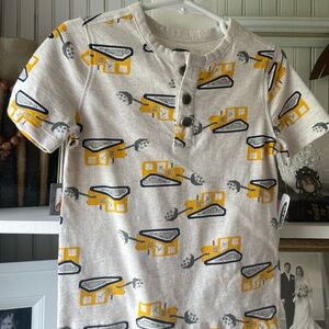 OLD NAVY TODDLER BOY CONSTRUCTION DESIGN SHORT SLEEVE SHIRT SIZE 2T NWT